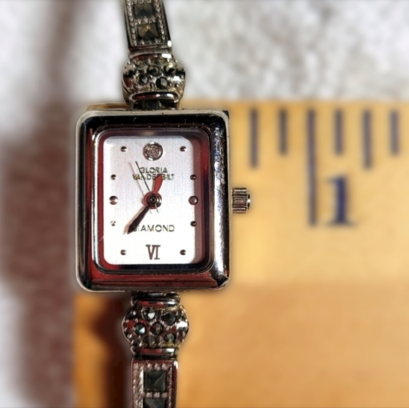 •𝙂𝙇𝙊𝙍𝙄𝘼 𝙑𝘼𝙉𝘿𝙀𝙍𝘽𝙄𝙇𝙏•𝙒𝘼𝙏𝘾𝙃• - Picture 5 of 15